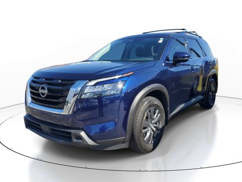 Used 2024 Nissan Pathfinder SV AWD/4WD image 3