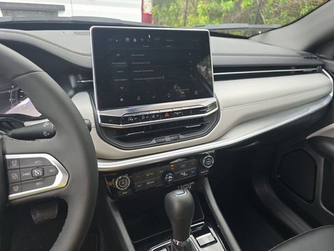 Used 2026 Jeep Compass Limited image 6