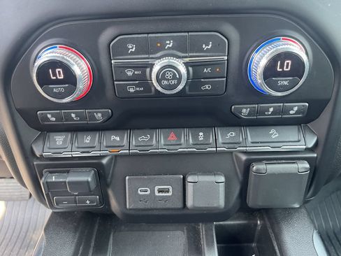 Used 2020 GMC Sierra 2500 AT4 w/ AT4 Premium Package AWD/4WD image 23