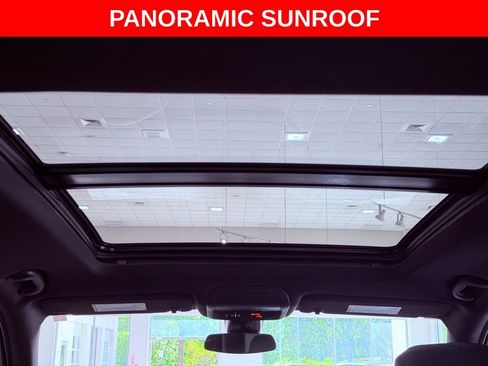 Used 2025 Cadillac XT6 Luxury FWD image 8