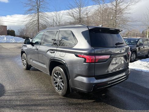 Used 2023 Toyota Sequoia Platinum image 5