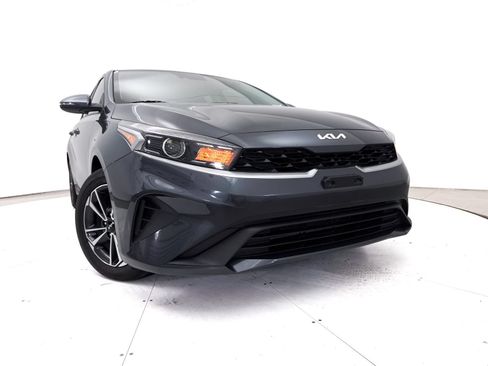 Used 2024 Kia Forte LXS w/ LXS Technology Package FWD image 5