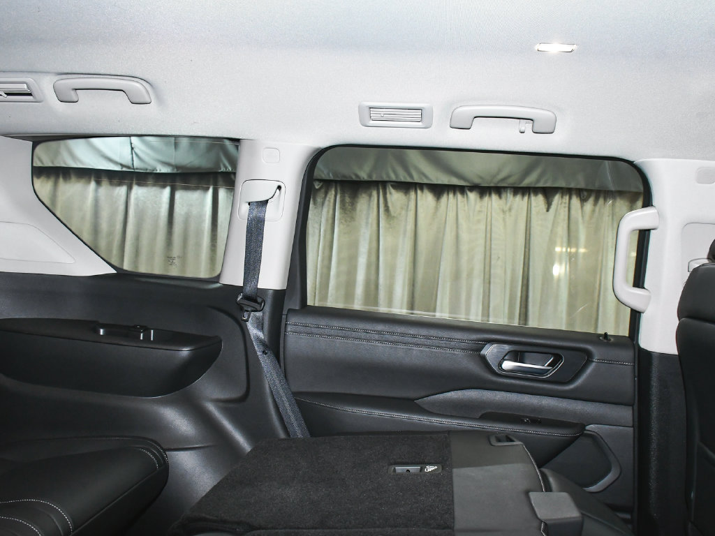 Used 2025 Nissan Armada SV AWD/4WD image 48