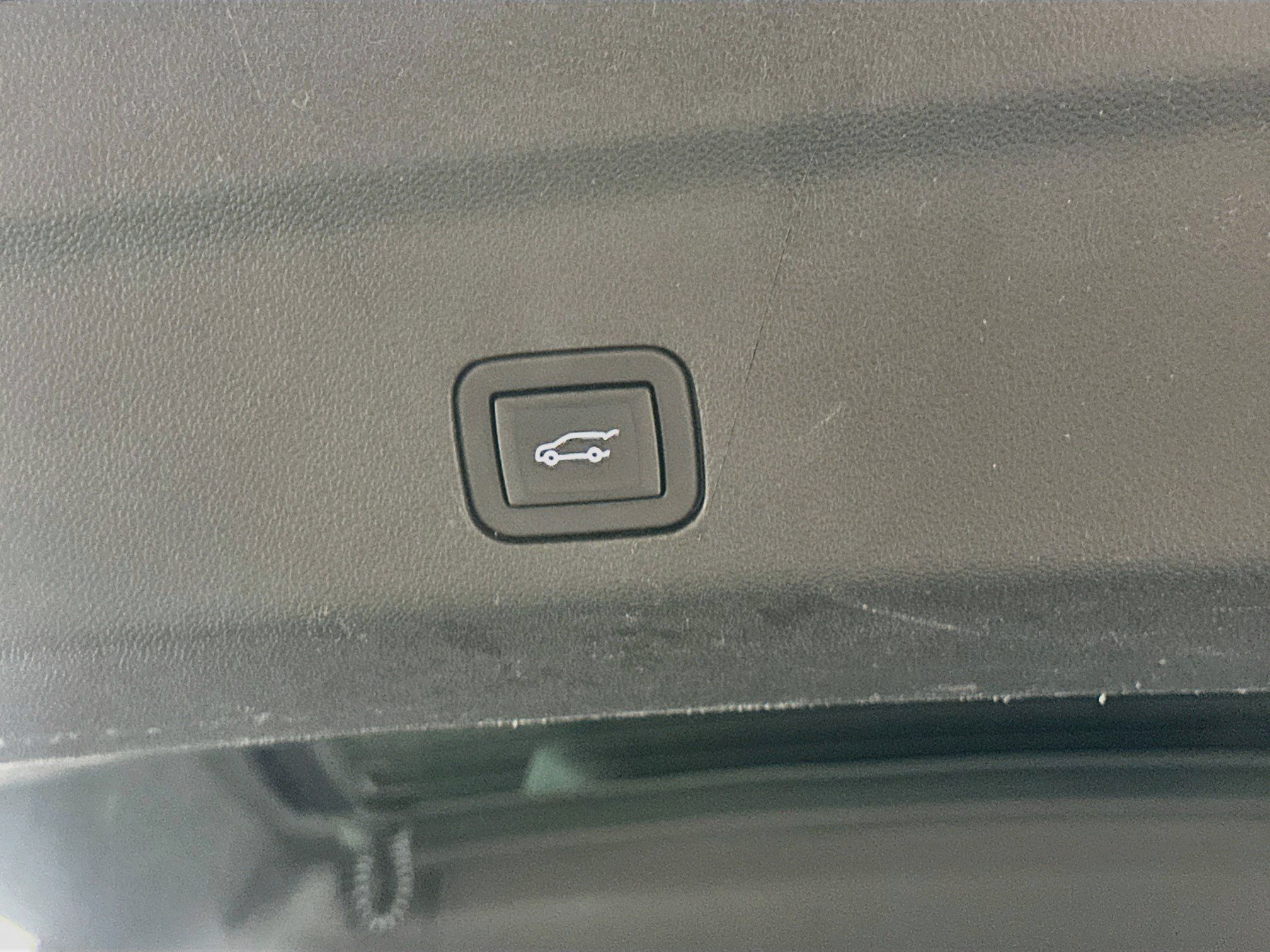 Used 2023 Chevrolet Suburban Premier AWD/4WD image 31
