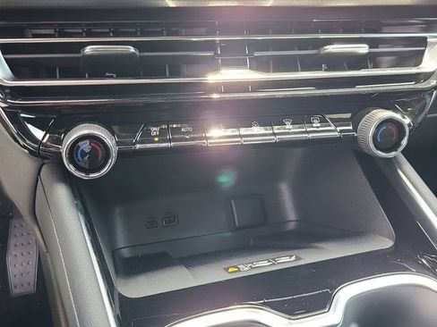 New 2026 Chevrolet Traverse LT FWD image 32