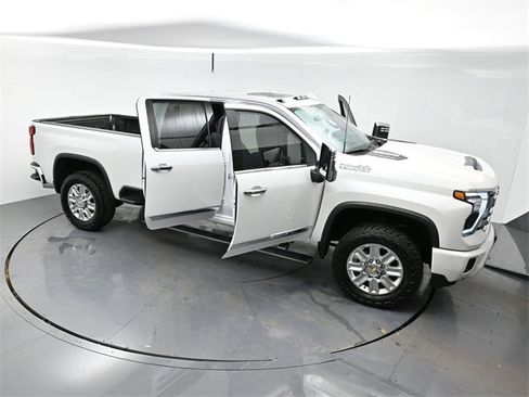 Used 2024 Chevrolet Silverado 2500 High Country w/ High Country Premium Package image 45