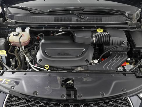 Used 2023 Chrysler Pacifica Touring-L FWD image 47