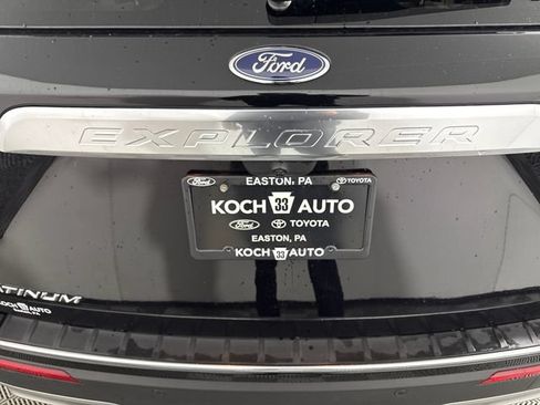 Used 2022 Ford Explorer Platinum w/ Equipment Group 601A AWD/4WD image 15