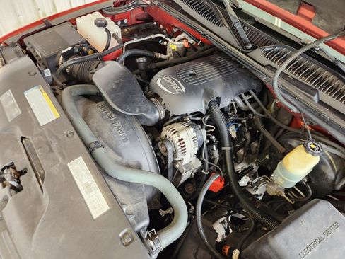 Used 2001 Chevrolet Silverado 1500 LS w/ Firm Ride Suspension Pkg AWD/4WD image 14