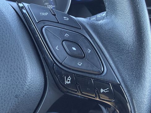 Used 2022 Toyota C-HR XLE image 24