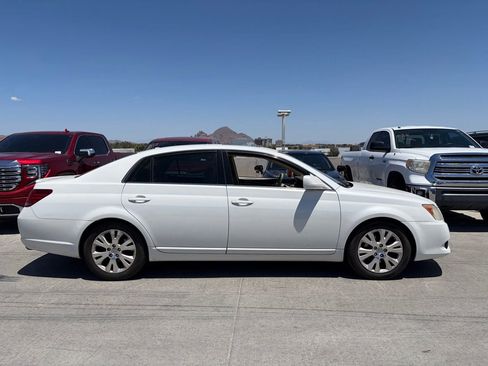 Used 2009 Toyota Avalon XLS FWD image 3