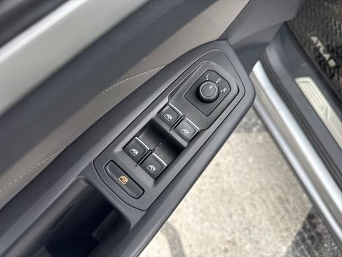 Used 2022 Volkswagen Atlas Cross Sport SE w/ Panoramic Sunroof Package image 12