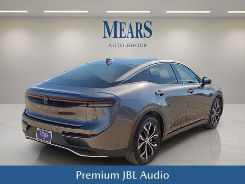 Used 2023 Toyota Crown Limited image 6