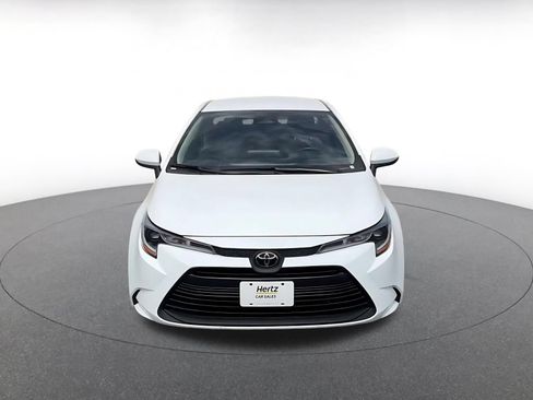 Used 2025 Toyota Corolla LE FWD image 4