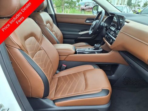 Used 2023 Nissan Pathfinder Platinum FWD image 12