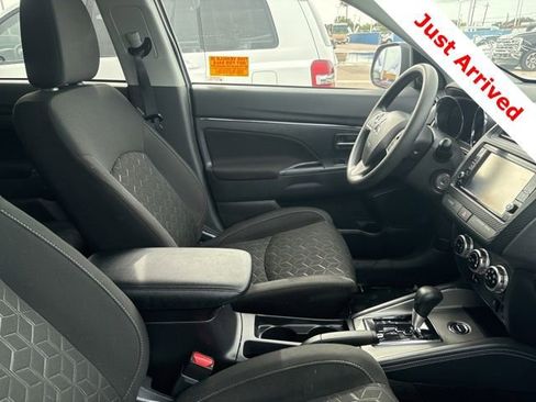 Used 2025 Mitsubishi Outlander Sport LE AWD/4WD image 15