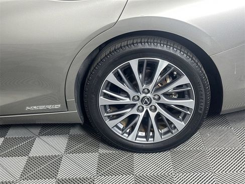 Used 2020 Lexus ES 300h w/ Premium Package image 20