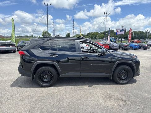 Used 2021 Toyota RAV4 LE AWD/4WD image 14