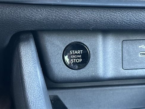 Used 2024 Nissan Rogue SV image 24