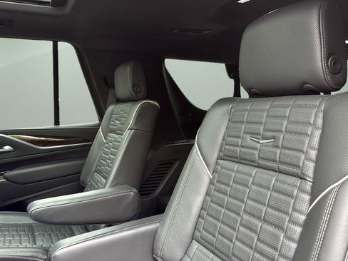 Certified 2022 Cadillac Escalade Sport Platinum w/ LPO, ONYX Package AWD/4WD image 16