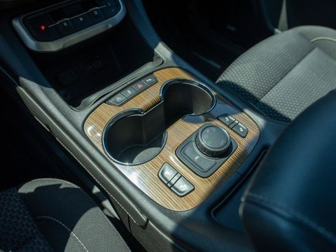 Used 2021 GMC Acadia SLE w/ Infotainment Package AWD/4WD image 25