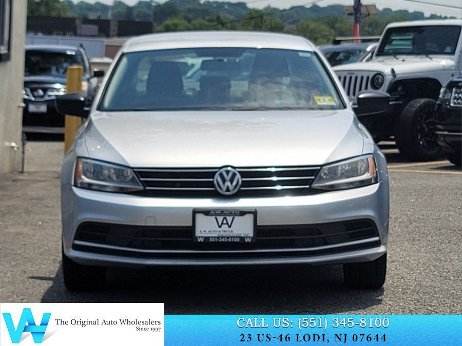 Used 2015 Volkswagen Jetta SE FWD image 2