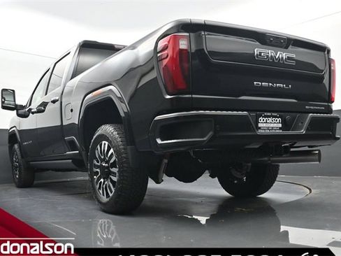New 2026 GMC Sierra 2500 Denali Ultimate w/ LPO, Black Badging Package image 17