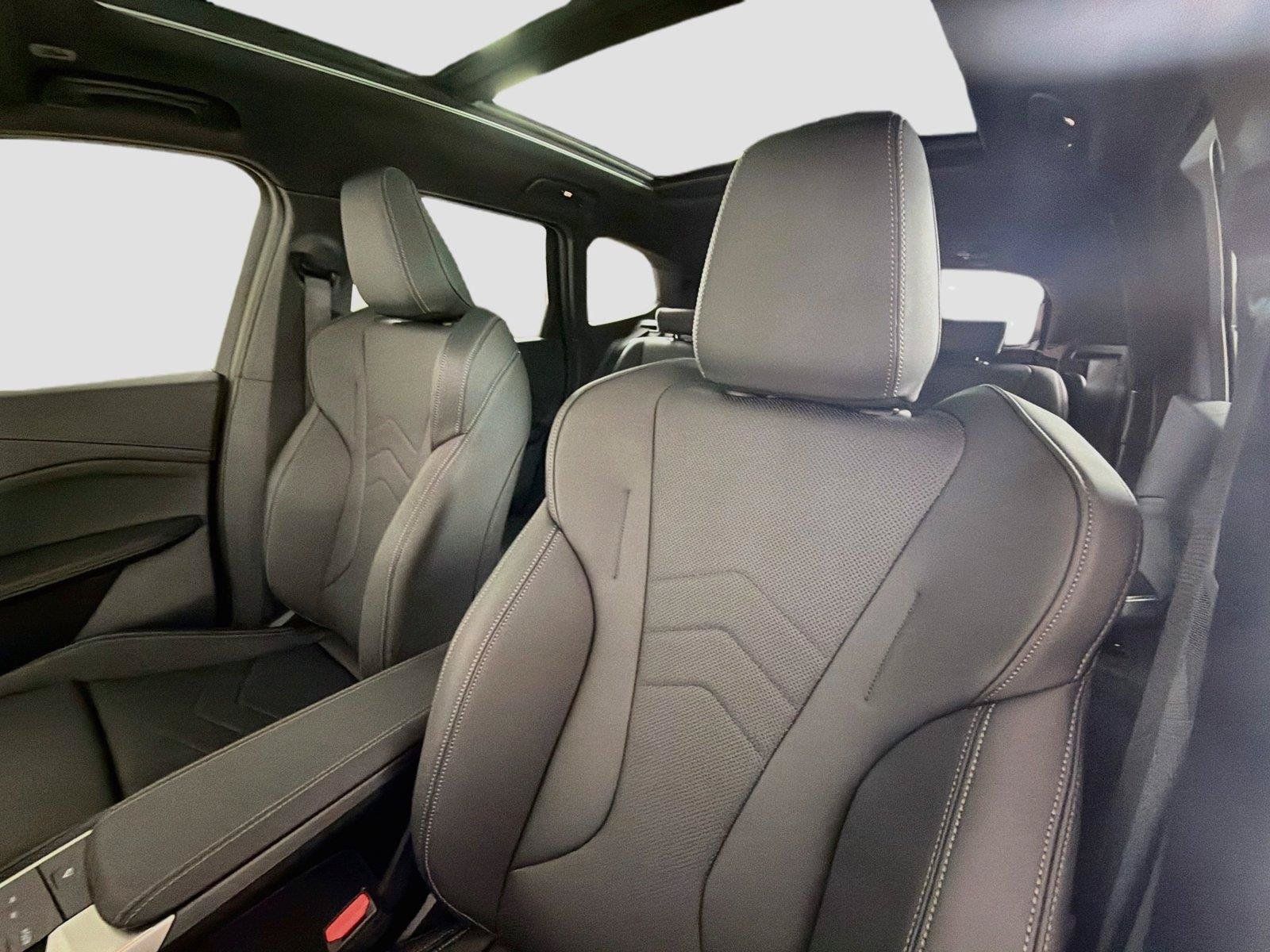 New 2027 BMW X1 xDrive28i AWD/4WD image 21