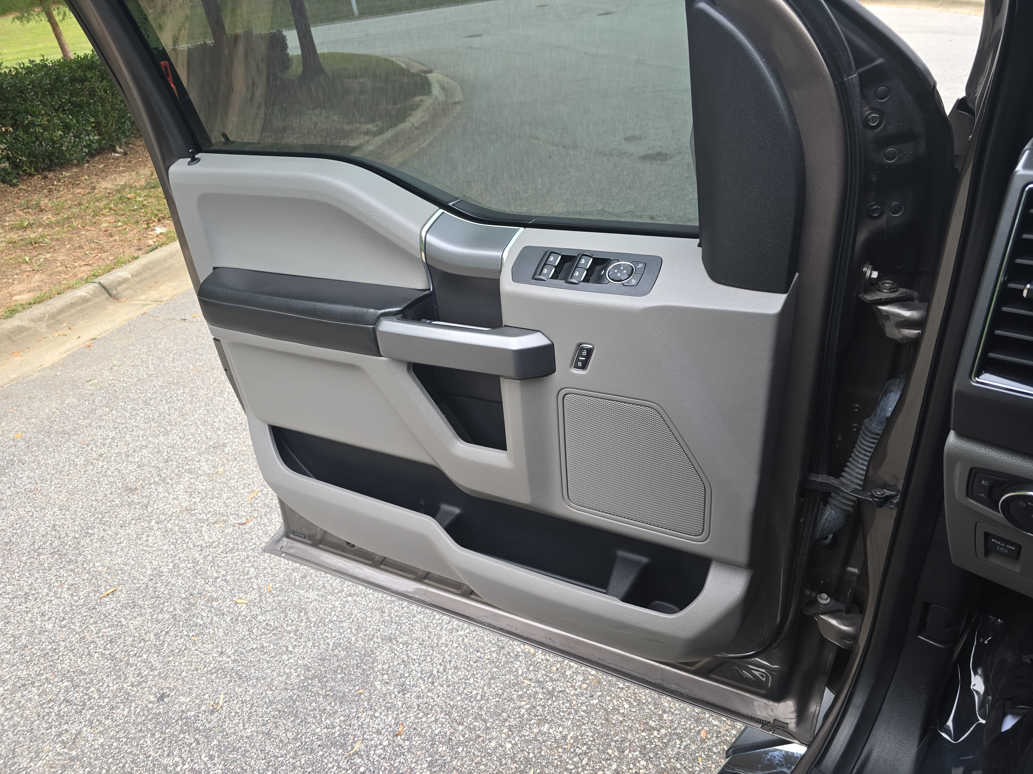 Used 2019 Ford F150 XLT w/ Equipment Group 302A Luxury AWD/4WD image 26