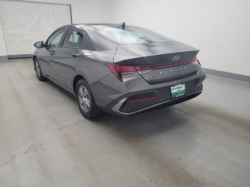 Used 2024 Hyundai Elantra SE FWD image 5