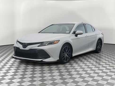 Used 2019 Toyota Camry LE image 3