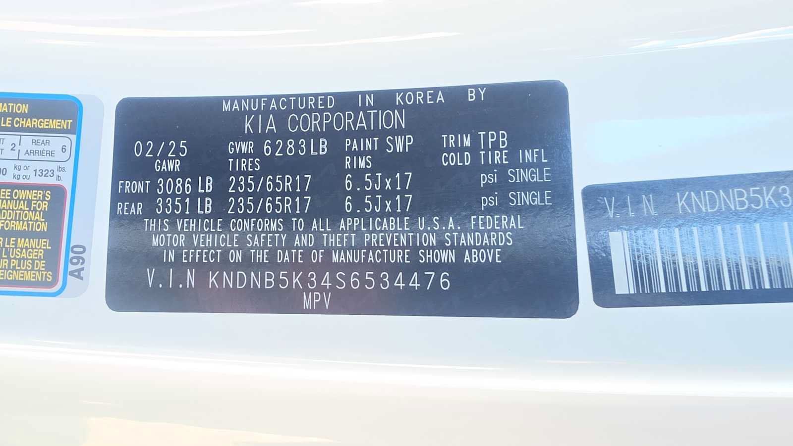 Used 2025 Kia Carnival FWD image 14