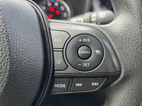 Used 2022 Toyota RAV4 XLE image 25