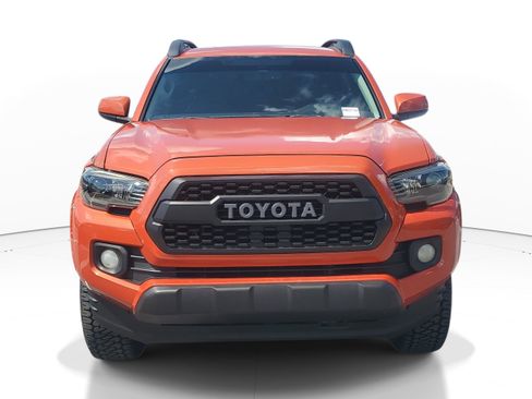 Used 2017 Toyota Tacoma SR5 w/ Tow Package RWD image 3