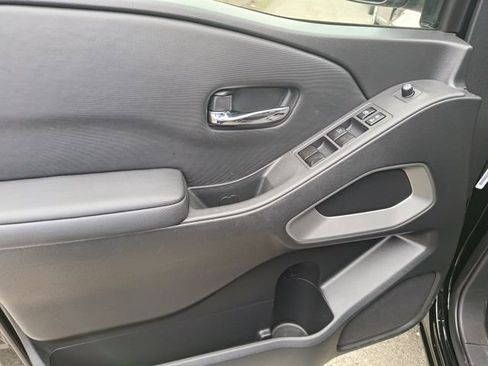 Used 2022 Nissan Frontier SV image 9