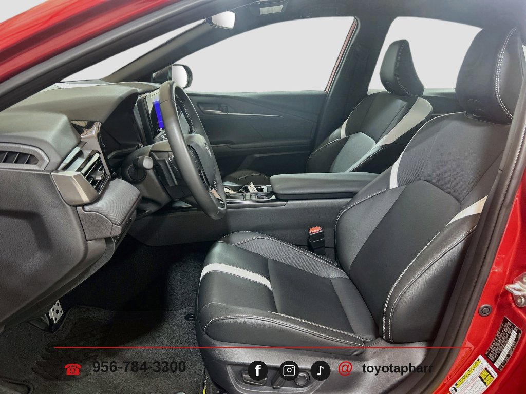 Used 2026 Toyota Camry Hybrid w/ Convenience Package FWD image 18