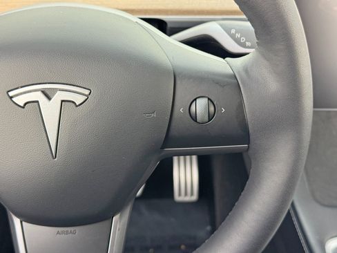 Used 2022 Tesla Model Y Performance image 20