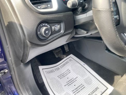 Used 2018 Jeep Renegade Latitude w/ Cold Weather Group AWD/4WD image 17