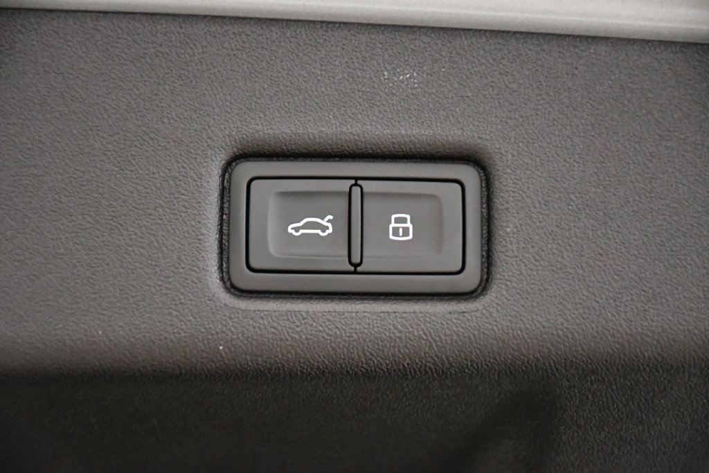 Used 2025 Audi Q5 Premium w/ Convenience Package AWD/4WD image 52
