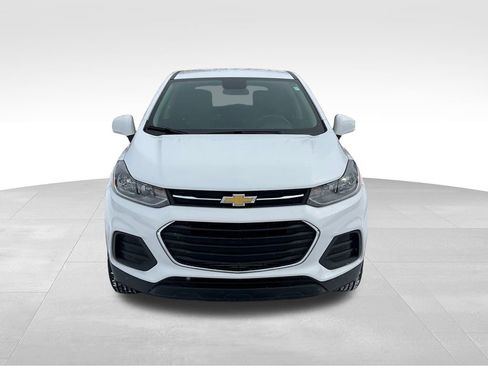 Certified 2022 Chevrolet Trax LS w/ Tint and Cruise Package image 8