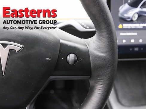 Used 2023 Tesla Model 3 Standard Range image 16