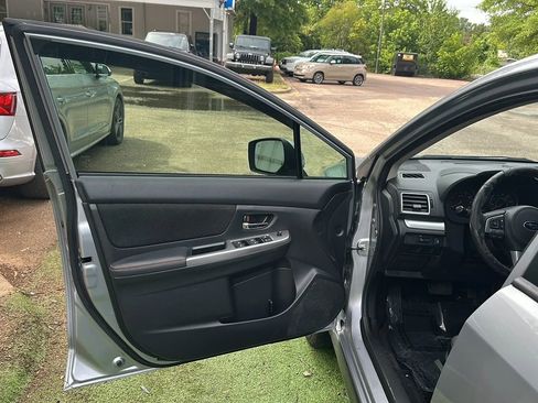 Used 2017 Subaru Crosstrek 2.0i Premium AWD/4WD image 14