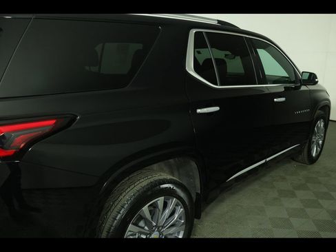 Used 2023 Chevrolet Traverse Premier image 21