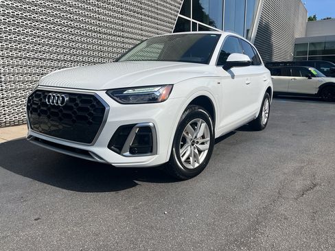 Used 2023 Audi Q5 2.0T Premium w/ Convenience Package AWD/4WD image 2