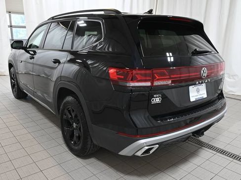 Used 2024 Volkswagen Atlas Peak Edition SEL AWD/4WD image 12