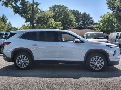 Used 2026 Buick Enclave Preferred w/ Power Package FWD image 9