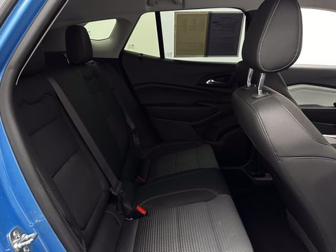 Used 2025 Chevrolet Trax LT FWD image 30