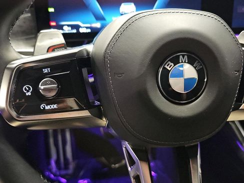 Used 2024 BMW 760i xDrive image 23