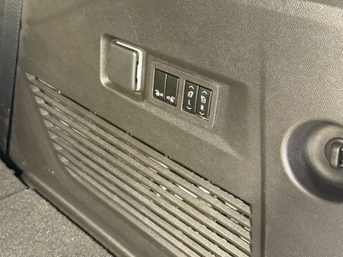 Used 2023 Chevrolet Tahoe High Country image 14