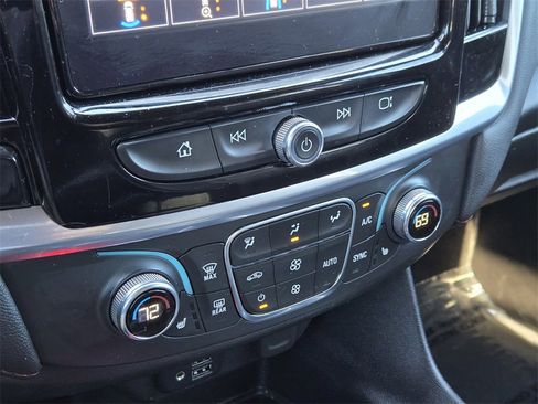 Used 2022 Chevrolet Traverse RS image 21